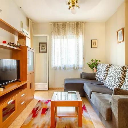 1 Bedroom Cozy In Apartament