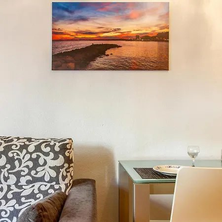 1 Bedroom Cozy In